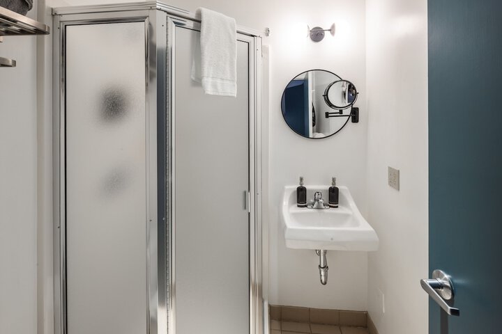 Room 80 of 158