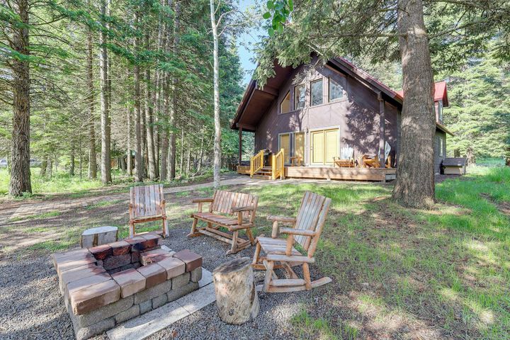 Beautiful Mccall Cabin: Perfect for Families!
