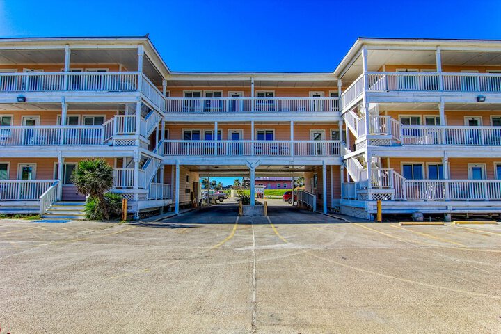 Beachgate CondoSuites and Oceanfront Resort