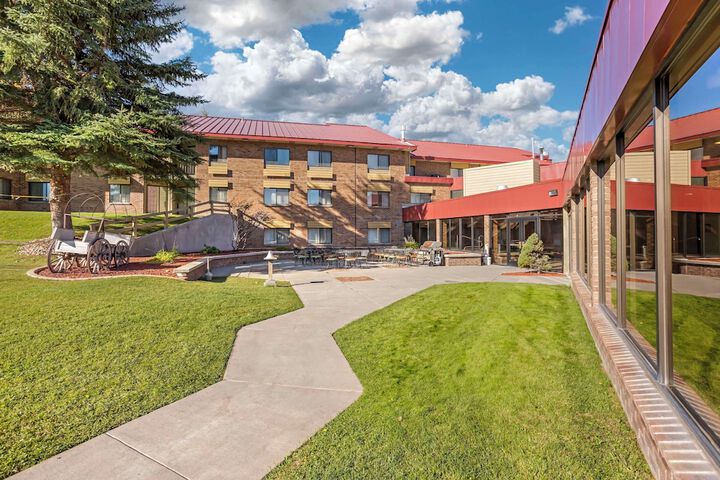 Best Western Plus Landmark Inn