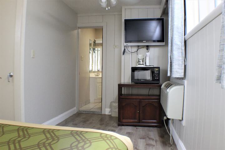 Room 15 of 48