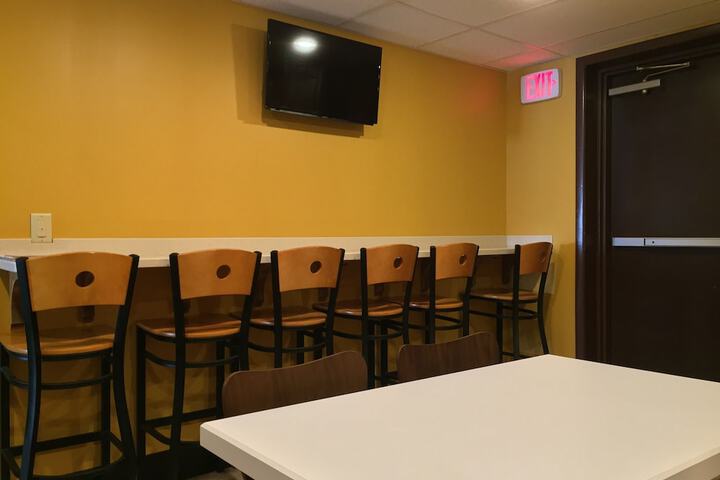 Super 8 by Wyndham Kenmore / Buffalo/Niagara Falls Area