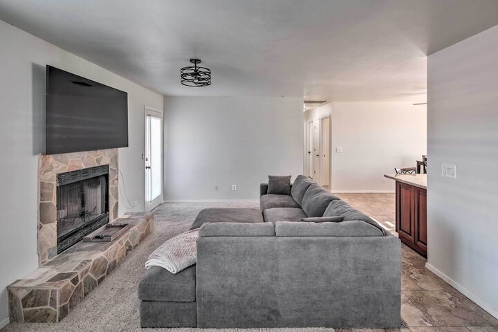 Parker Home on the Colorado River w / Views!