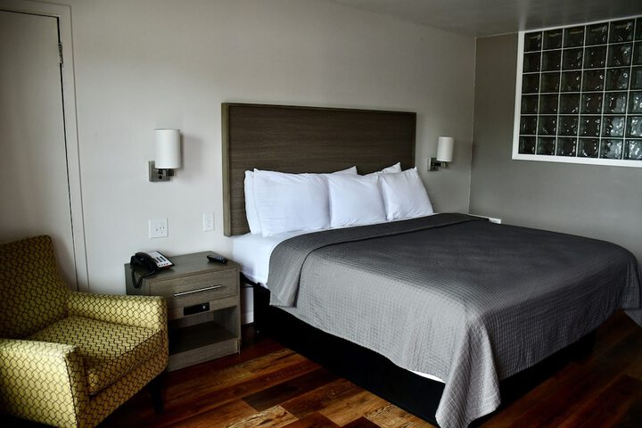 Room 12 of 36