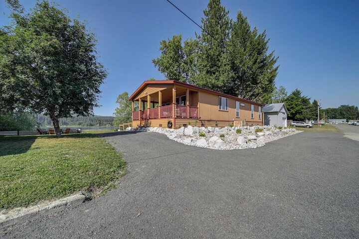 Newport Riverfront Home w / Deck + Fire Pit!