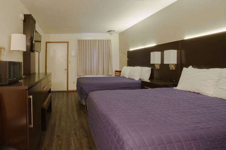 Shady Acre Inn and Suites