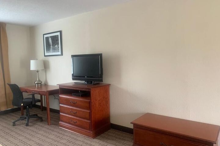 Room 8 of 8