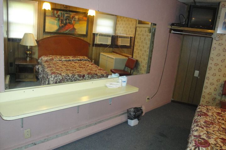 Room 2 of 8