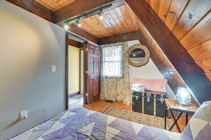 Walk to Ski Lift! Charming Hunter A-frame
