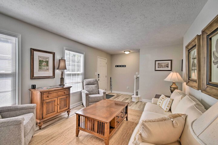 Downtown Southern Pines Townhome With Deck!