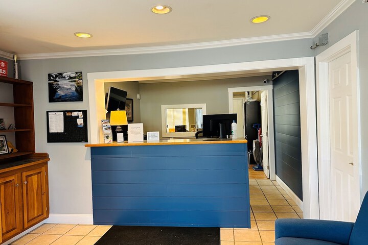 Flagship Inn and Suites