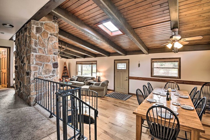 Indian Lake Retreat w / Wet Bar & Covered Deck