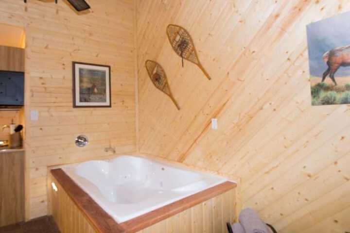 Upper Canyon Inn & Cabins