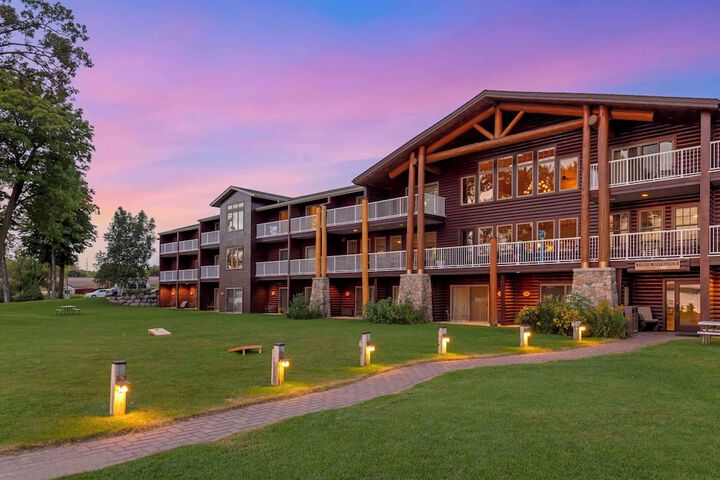 Best Western Premier The Lodge on Lake Detroit