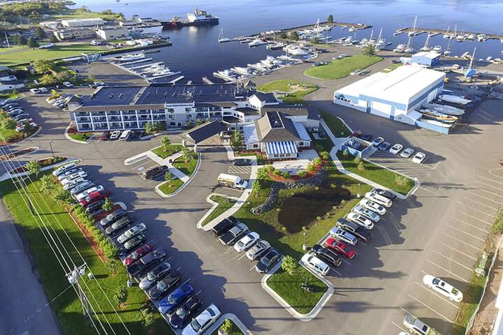 Park Point Marina Inn