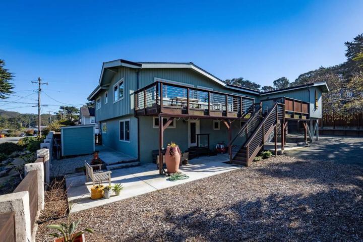 Ocean & Mountain View Home - Walk to Trails Beach Family Activities