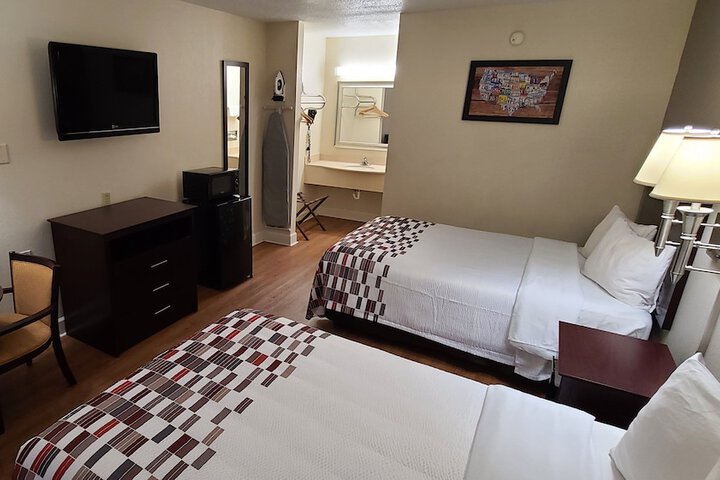 Room 10 of 18