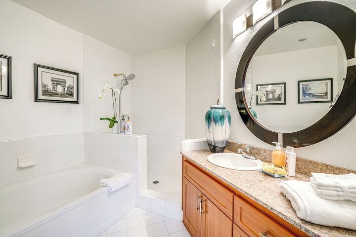 Luxe Condo w / Private Patio & Perks in Emeryville!