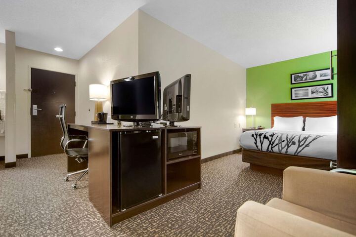 Room 9 of 37