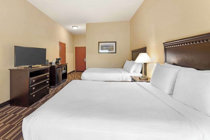 Best Western Plus Victor Inn & Suites