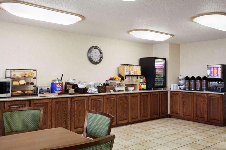 Breakfast/Coffee Service 20 of 24