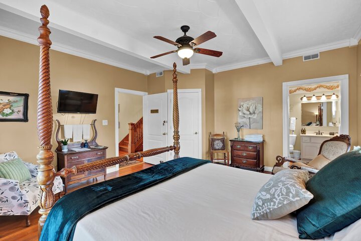 Hill House B & B