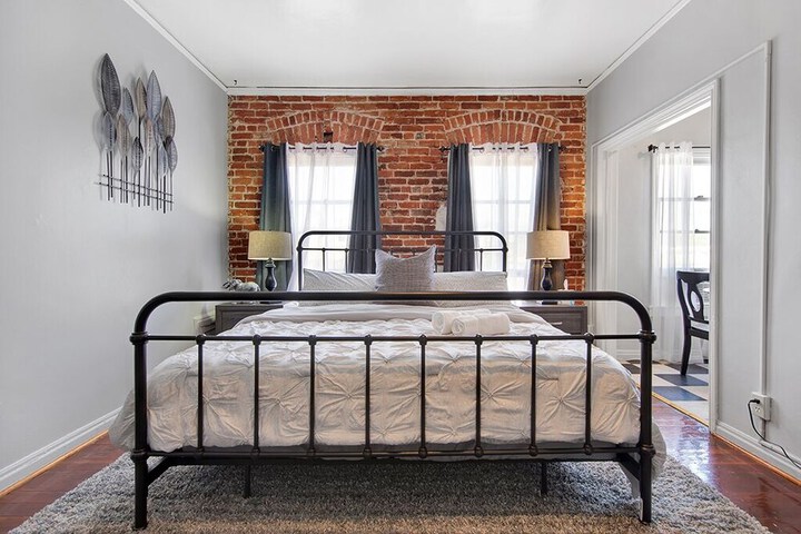 Room 16 of 29