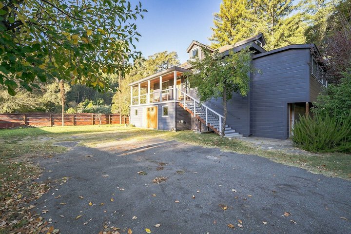 Pet’s FREE! Modern luxury steps from Russian River by Redawning