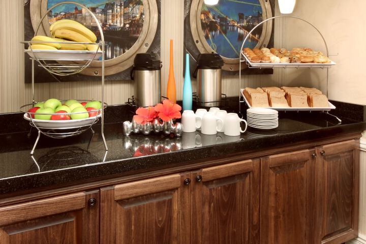 Breakfast/Coffee Service 65 of 84