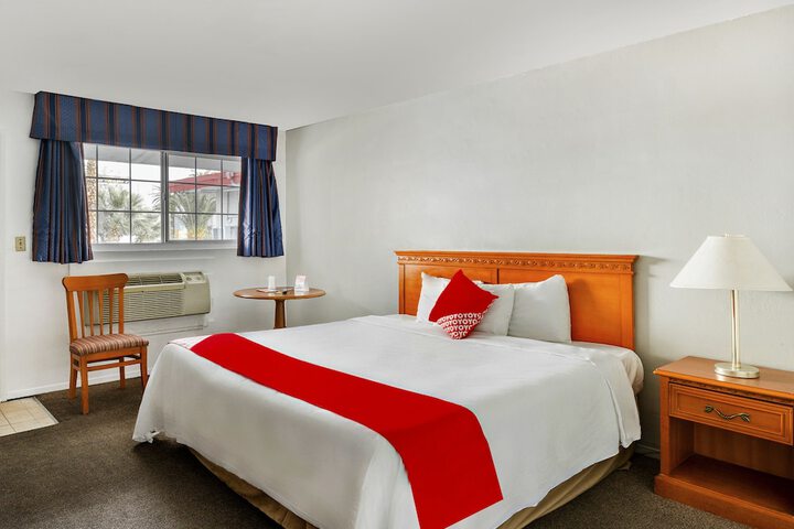 Room 9 of 19
