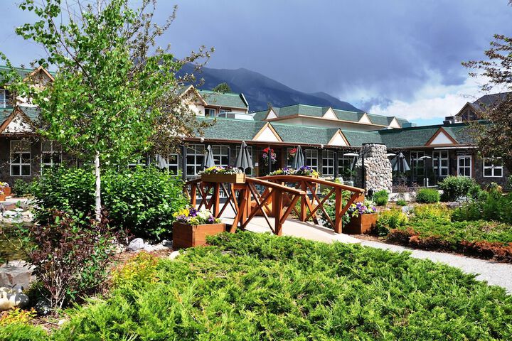 Hotel Exterior 52 of 53