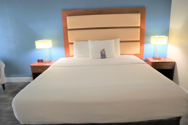 Room 12 of 27