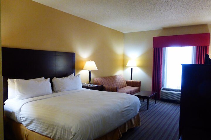Room 6 of 9