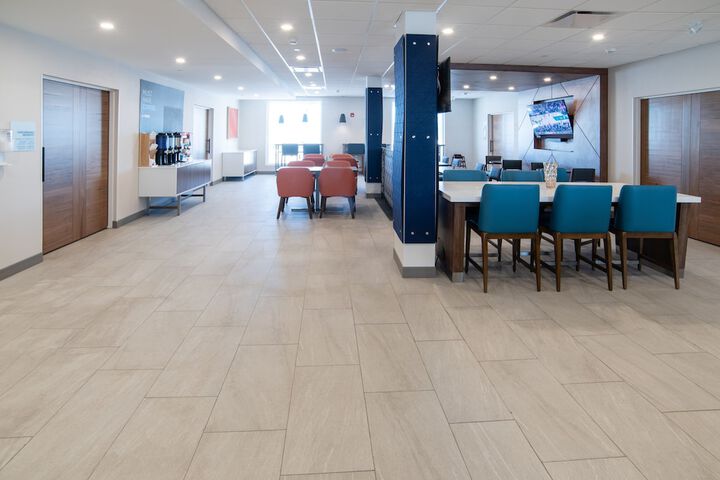Holiday Inn Express and Suites Moose Jaw by IHG