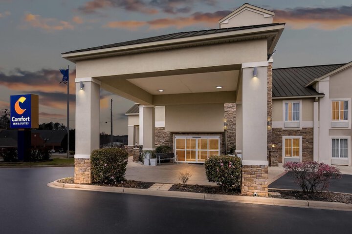 Comfort Inn & Suites Greenwood near University