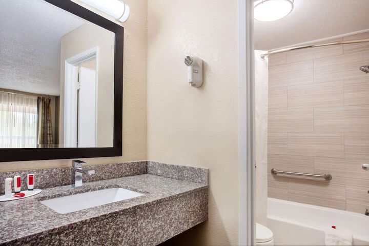 Baymont by Wyndham Lake City I-75