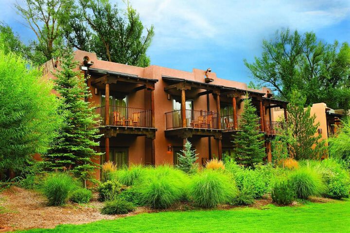 El Monte Sagrado Living Resort & Spa