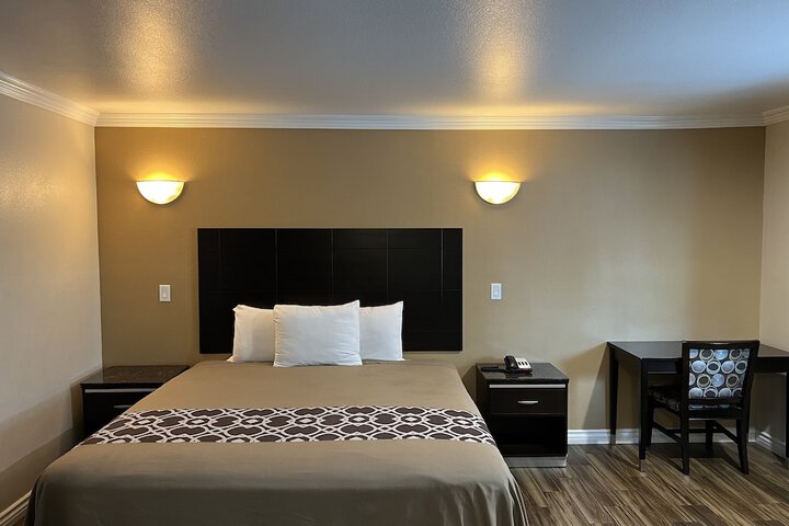 Room 53 of 66