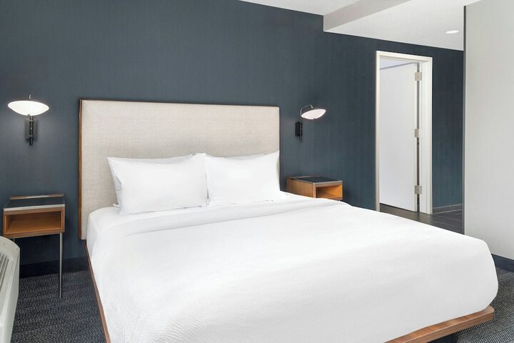 Courtyard by Marriott Cleveland Airport South