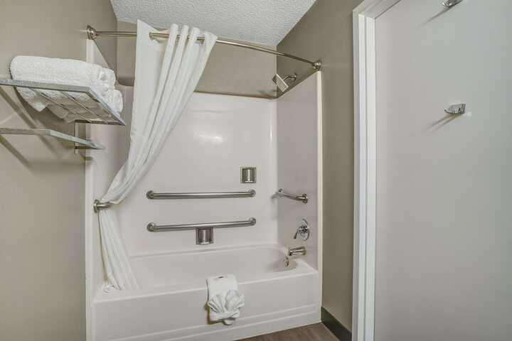 Room 16 of 26