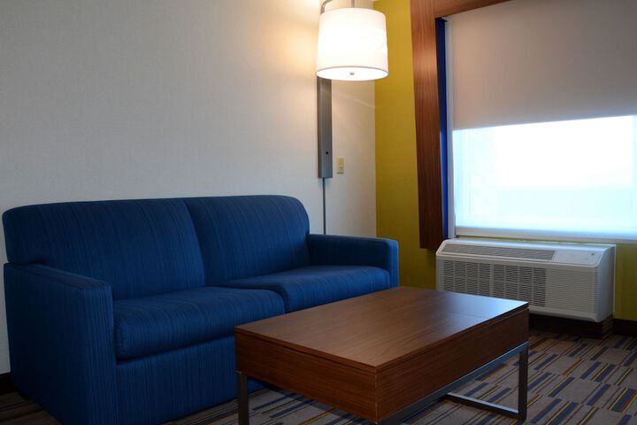 Holiday Inn Express & Suites Pittsburgh - Monroeville by IHG