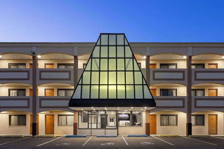 Hotel 5 of 43