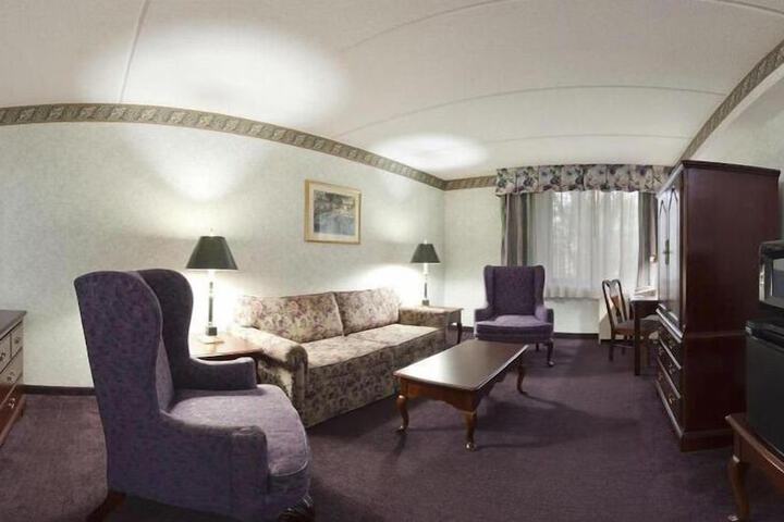Clarion Hotel & Conference Center Ronkonkoma MacArthur Airport