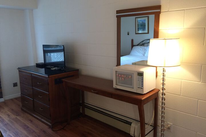Room 25 of 38