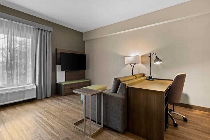 Comfort Suites Charleston West Ashley