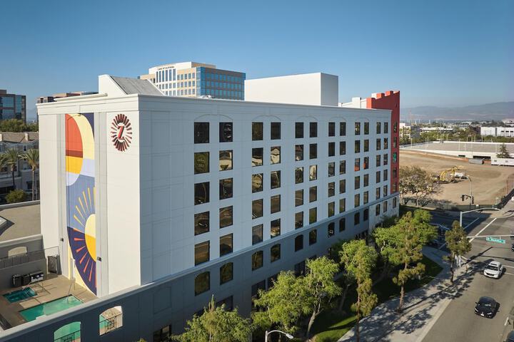 Hotel Zessa Orange County Airport a DoubleTree by Hilton