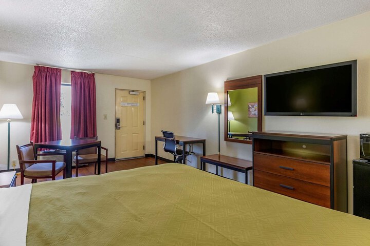Room 18 of 29