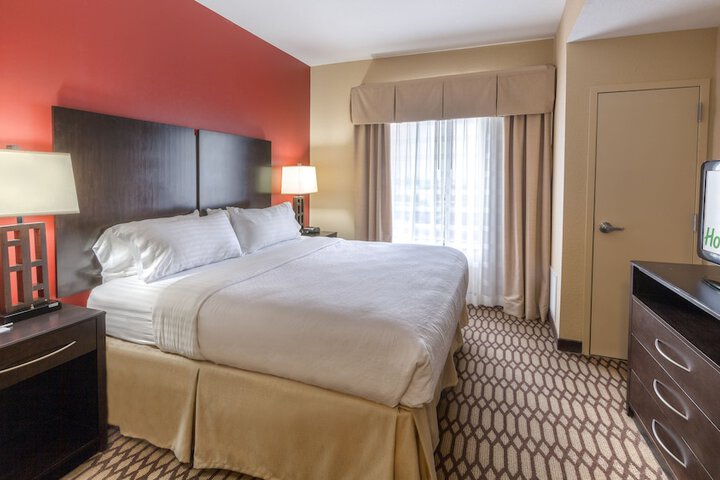 Room 34 of 62
