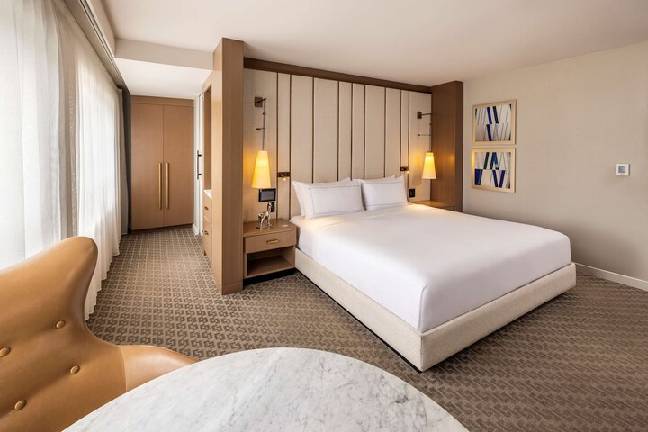 Room 33 of 121