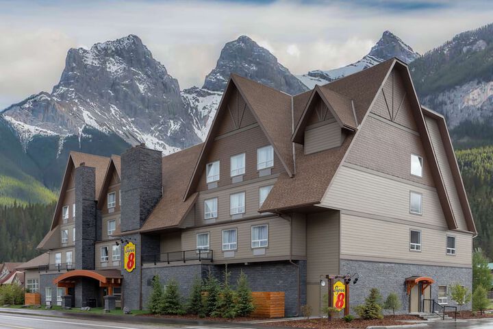 Hotel 4 of 67